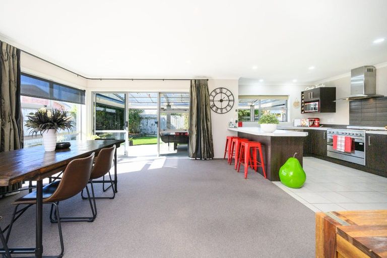 Photo of property in 99 Schnell Drive, Kelvin Grove, Palmerston North, 4414