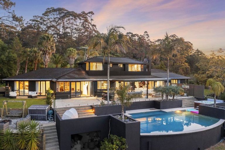 Photo of property in 310 Paremoremo Road, Paremoremo, Auckland, 0632