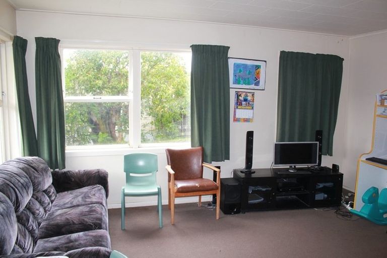 Photo of property in 68 Gladstone Road, Northcote, Auckland, 0627