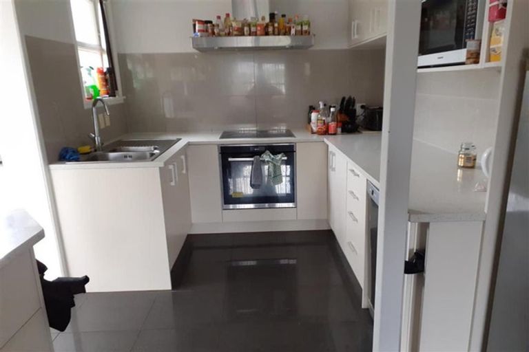 Photo of property in 10 Mcclintock Road, Massey, Auckland, 0614