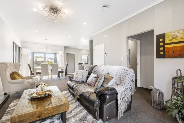 Photo of property in 41 Becker Drive, Weymouth, Auckland, 2103