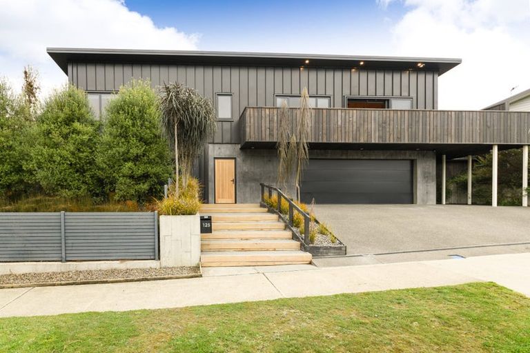 Photo of property in 125 Cashmere Drive, Fitzherbert, Palmerston North, 4410