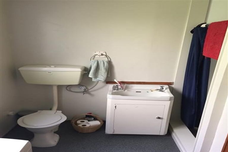 Photo of property in 2/65 Mandalay Terrace, Khandallah, Wellington, 6035