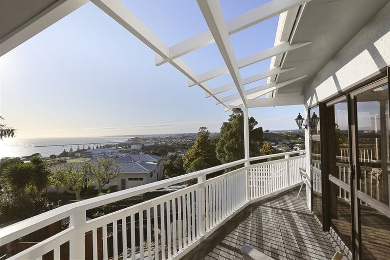 Photo of property in 4 Catherine Crescent, Moturoa, New Plymouth, 4310