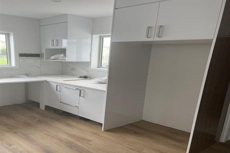 Photo of property in 25 Stitchbird Crescent, Papakura, 2110