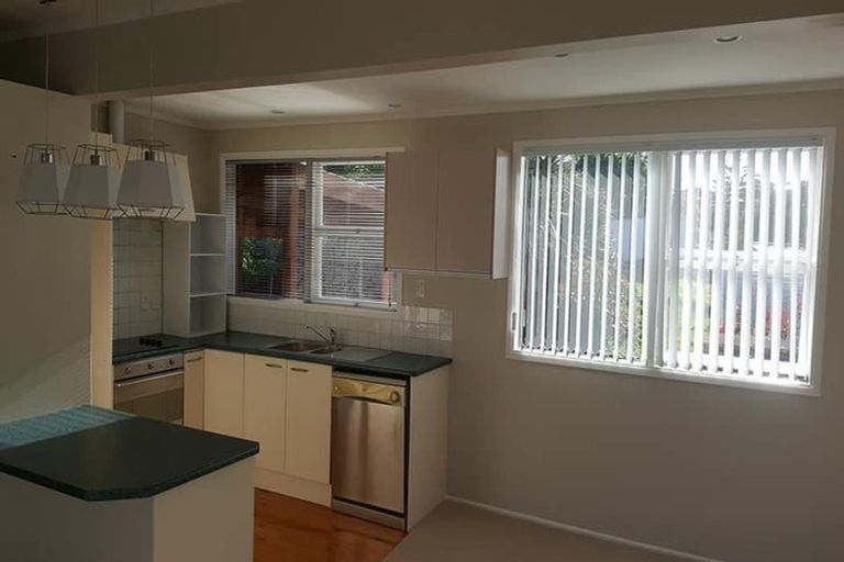 Photo of property in 1/212 Sunnynook Road, Totara Vale, Auckland, 0627