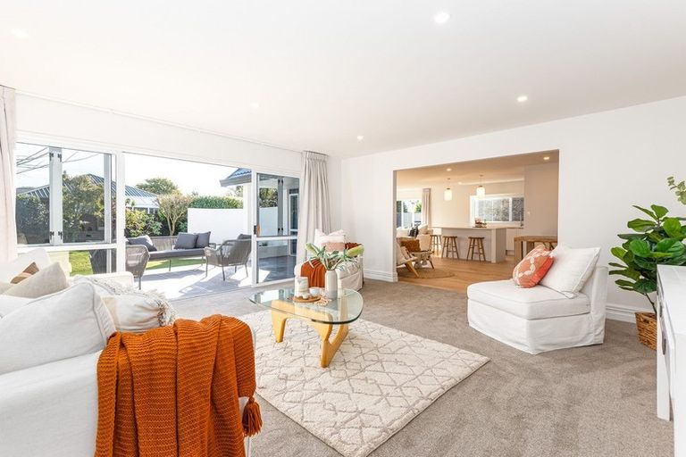 Photo of property in 27 Creese Place, Redwood, Christchurch, 8051