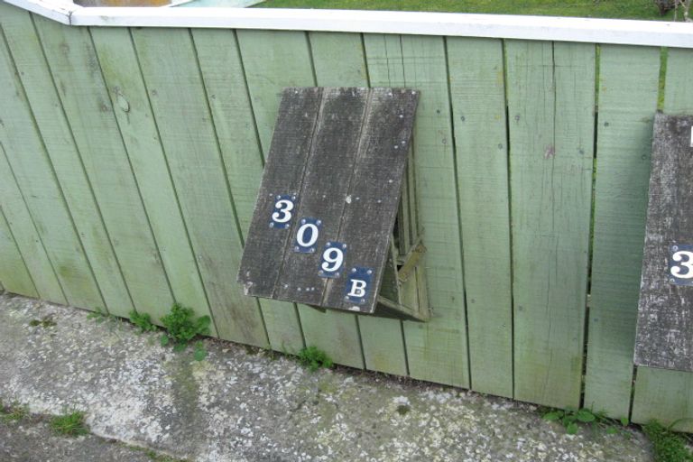 Photo of property in 309b Wellington Road, Wainuiomata, Lower Hutt, 5014