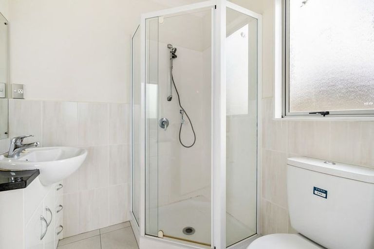 Photo of property in 46 Bronzewing Terrace, Unsworth Heights, Auckland, 0632