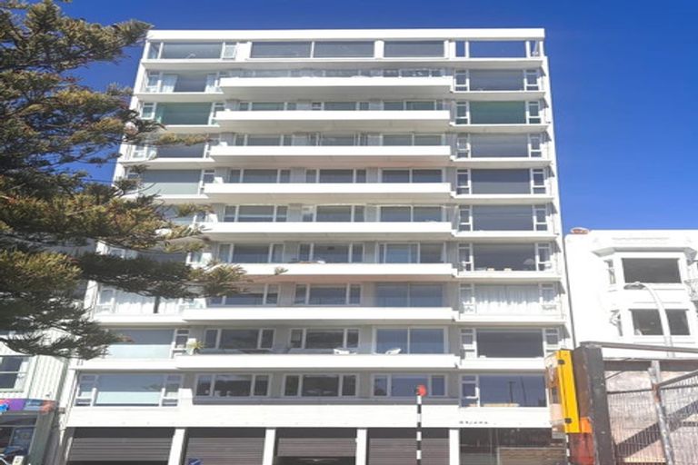 Photo of property in Oriana Apartments, 248 Oriental Parade, Oriental Bay, Wellington, 6011