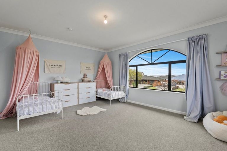 Photo of property in 41 Royal Oak Drive, Kelvin Grove, Palmerston North, 4414