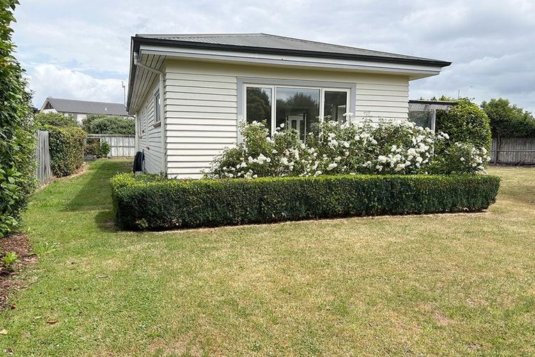 Photo of property in 102 Wairakei Road, Bryndwr, Christchurch, 8052