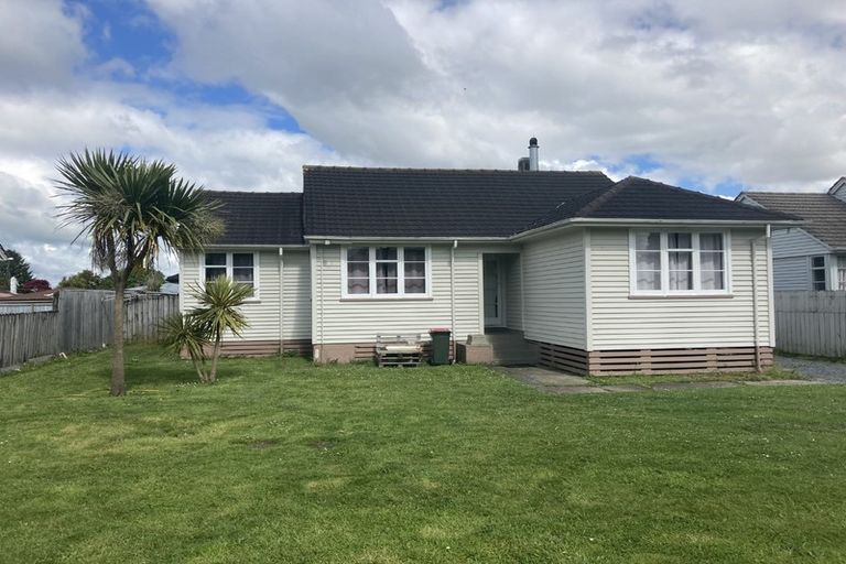 Photo of property in 39 Sare Crescent, Fairfield, Hamilton, 3214