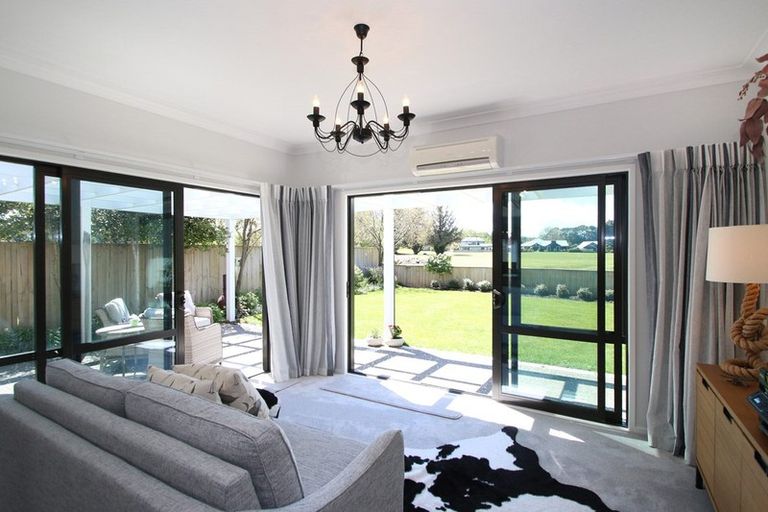 Photo of property in 27 Lakemere Way, Kinloch, Taupo, 3377
