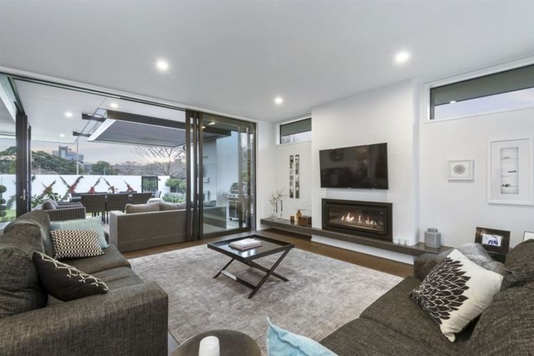 Photo of property in 64 Clyde Road, Ilam, Christchurch, 8041