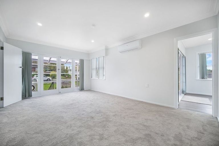 Photo of property in 16 Sylvan Crescent, Te Atatu South, Auckland, 0610