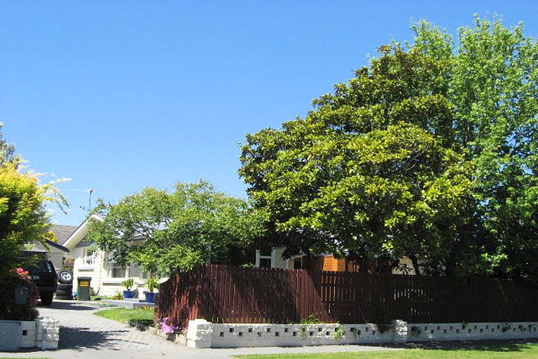 Photo of property in 2 Ilfracombe Place, Burnside, Christchurch, 8053