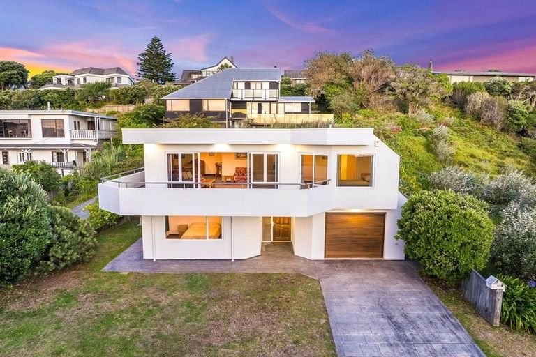 Photo of property in 17a Groves Road, Raumati Beach, Paraparaumu, 5032