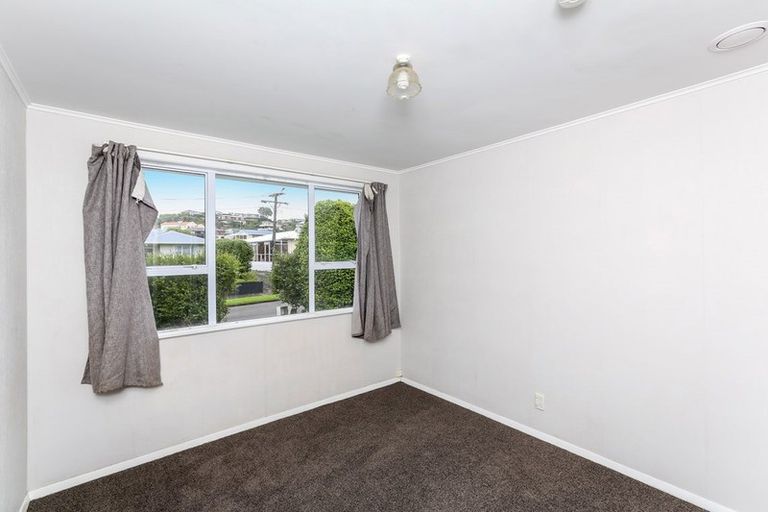 Photo of property in 19 Rospeath Crescent, Spotswood, New Plymouth, 4310