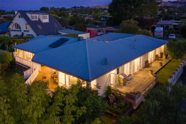 Photo of property in 20a Busby Hill, Havelock North, 4130