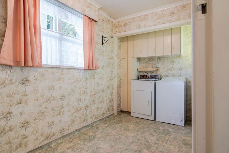 Photo of property in 38 Peters Avenue, Cloverlea, Palmerston North, 4412