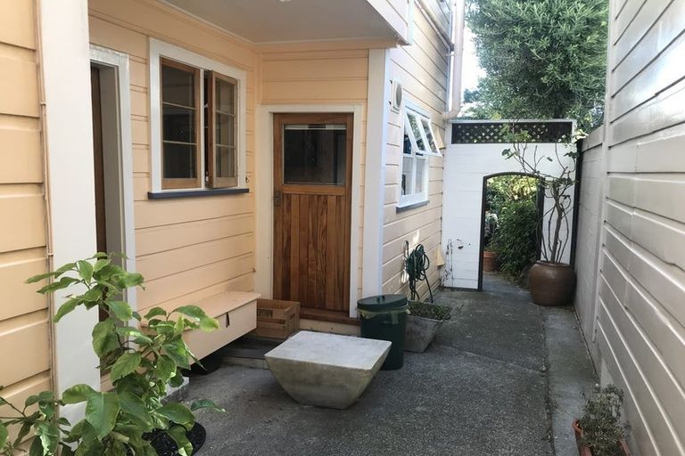 Photo of property in 25 Moir Street, Mount Victoria, Wellington, 6011