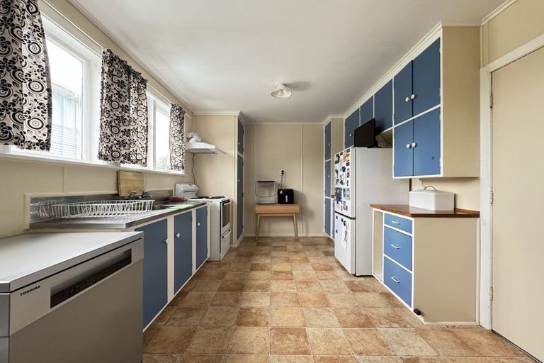 Photo of property in 8 Takatimu Way, Johnsonville, Wellington, 6037