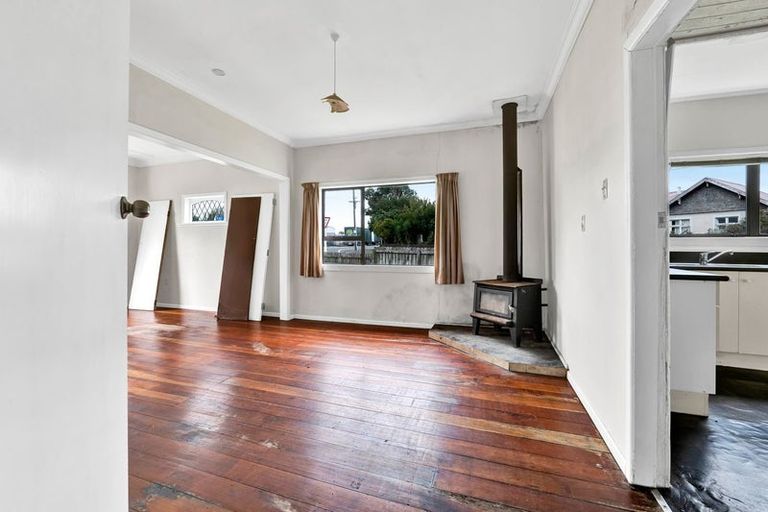 Photo of property in 117 Weraroa Road, Waverley, 4510