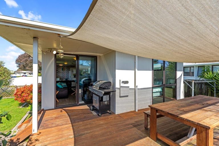 Photo of property in 5 Longstead Avenue, Papamoa Beach, Papamoa, 3118