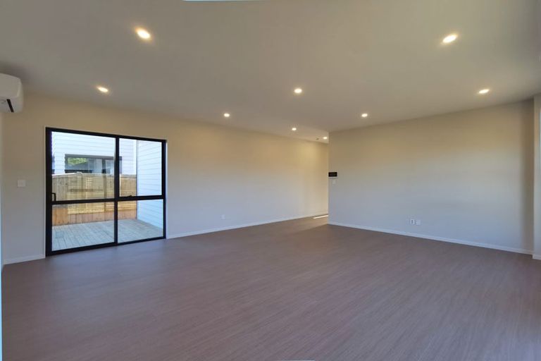 Photo of property in 2/9 Billabong Place, Botany Downs, Auckland, 2010