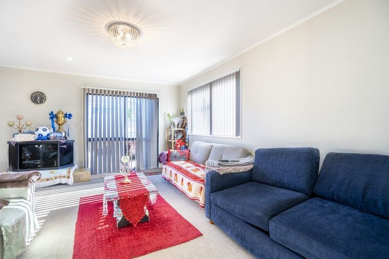 Photo of property in 2/19 Janese Place, Weymouth, Auckland, 2103
