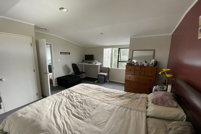 Photo of property in 1/4 Avalon Place, Glenfield, Auckland, 0629