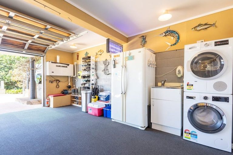 Photo of property in Signal Stn Road, Pouto, Te Kopuru, 0391