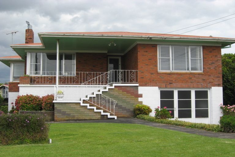 Photo of property in 16 Shortt Avenue, Mangere Bridge, Auckland, 2022