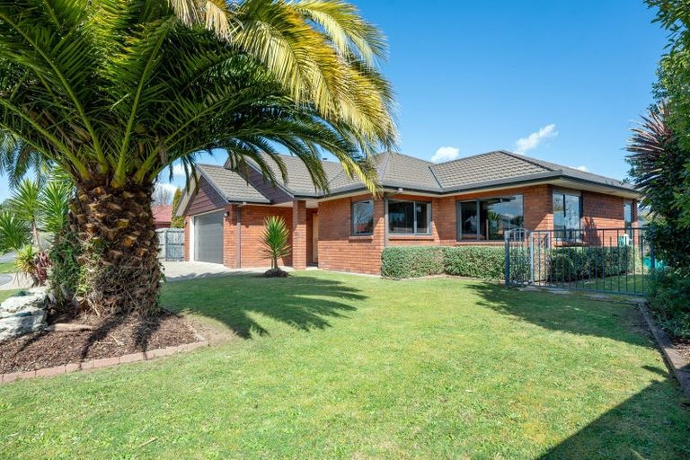 Photo of property in 15 Frame Place, Owhata, Rotorua, 3010