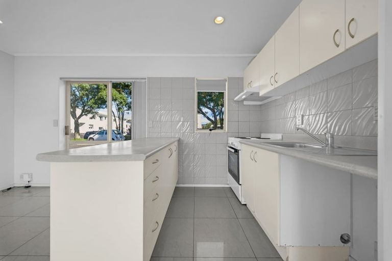 Photo of property in 11 Lockington Avenue, Henderson, Auckland, 0612