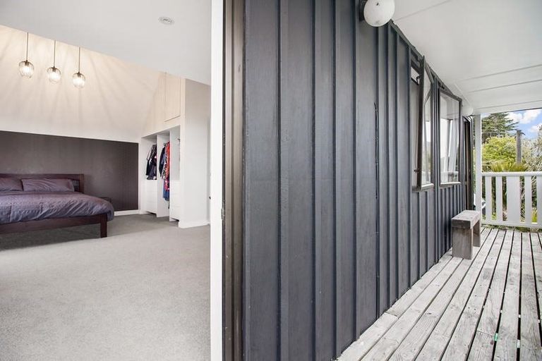 Photo of property in 136 Mountain Road, Henderson Valley, Auckland, 0612