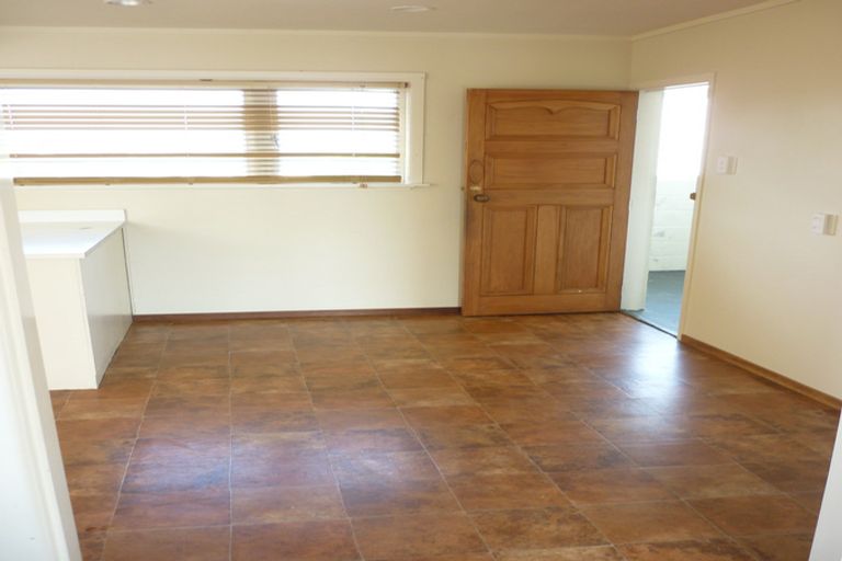 Photo of property in 186 Waimumu Road, Massey, Auckland, 0614