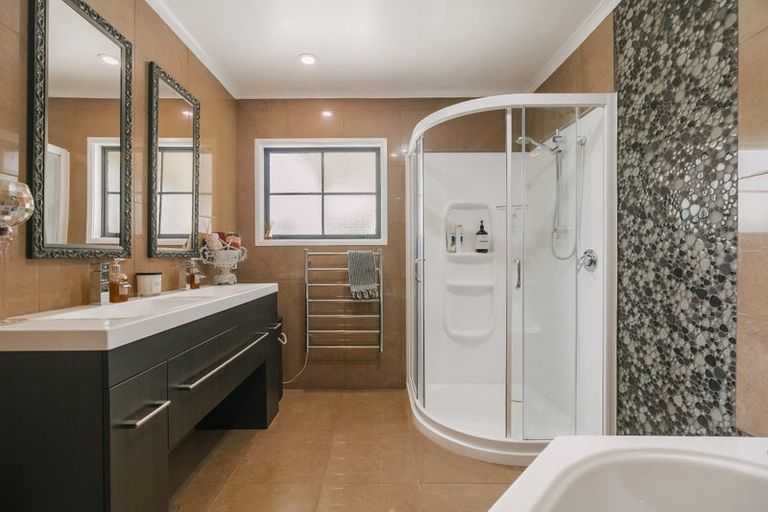 Photo of property in 20 Abby Road, Fitzherbert, Palmerston North, 4410