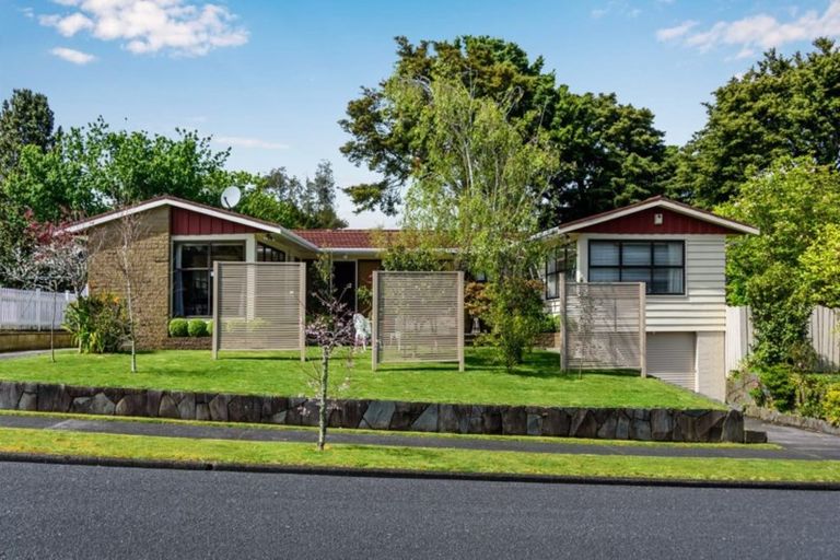 Photo of property in 9 Walpole Avenue, Hillpark, Auckland, 2102