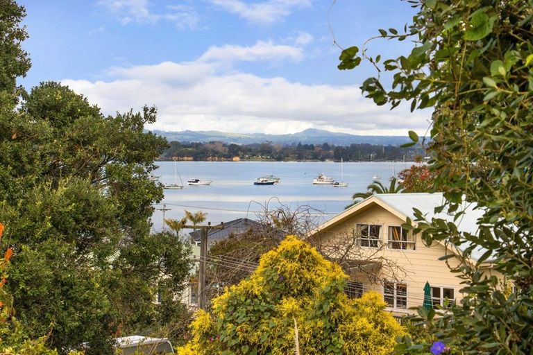 Photo of property in 18 Omokoroa Road, Omokoroa, 3114