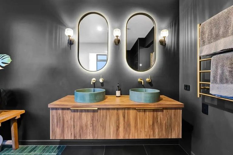 Photo of property in 7 Te Ara Karoiroa Road, Hurford, New Plymouth, 4374