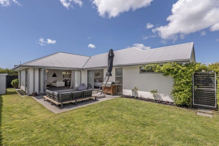 Photo of property in 15 Whitau Place, Marshland, Christchurch, 8083