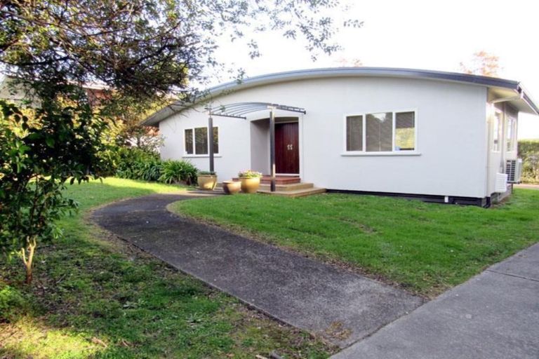 Photo of property in 1070 Beach Road, Torbay, Auckland, 0630
