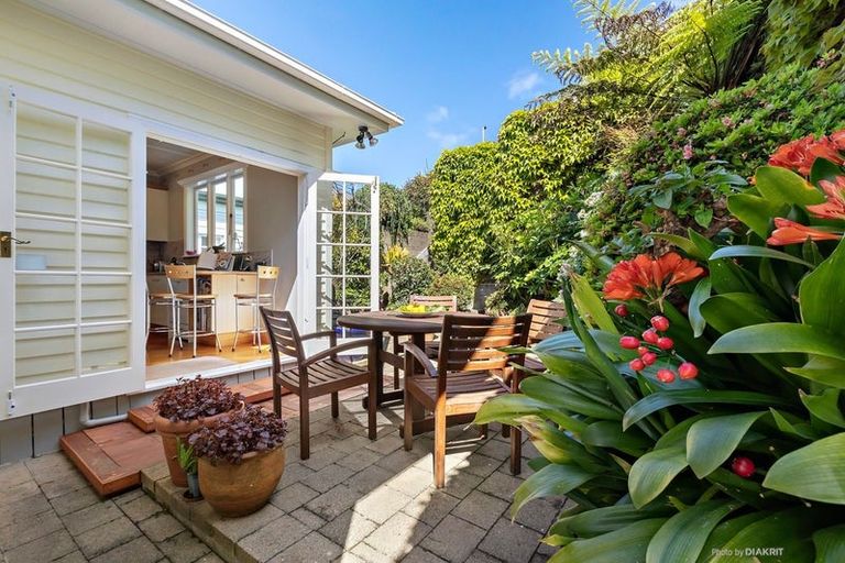 Photo of property in 13 Burwah Street, Berhampore, Wellington, 6023