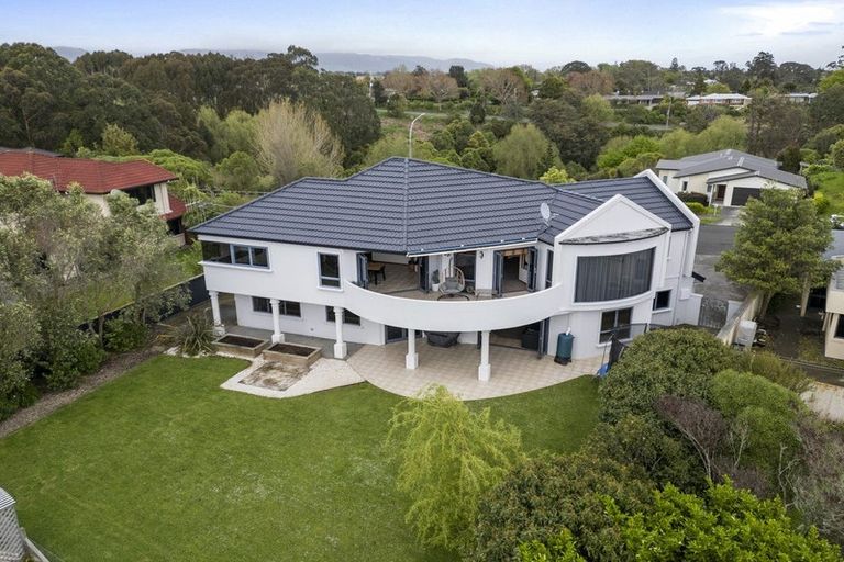 Photo of property in 33 Ruapehu Drive, Fitzherbert, Palmerston North, 4410