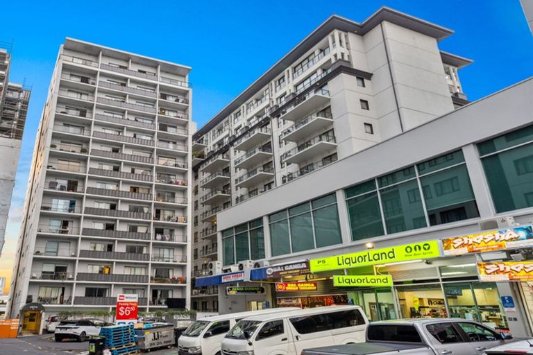 Photo of property in Alpha Apartments, 602/17 Vogel Lane, Auckland Central, Auckland, 1010