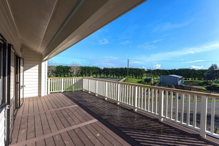 Photo of property in 593 Waikawa Beach Road, Waikawa Beach, Levin, 5573