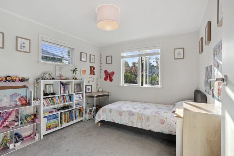 Photo of property in 11 Tahi Terrace, Glen Eden, Auckland, 0602