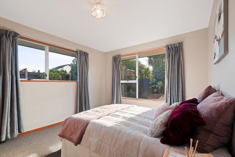 Photo of property in 2/5 Tuscany Place, Beckenham, Christchurch, 8023